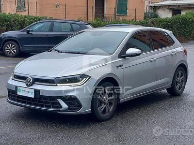 Usata VW Polo R-line 95 CV (69 kW) 2022 Grigio Utilitaria
