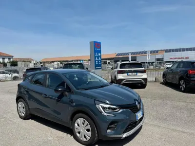 Usata Renault Captur 94 CV (69 kW) 2022 Grigio SUV