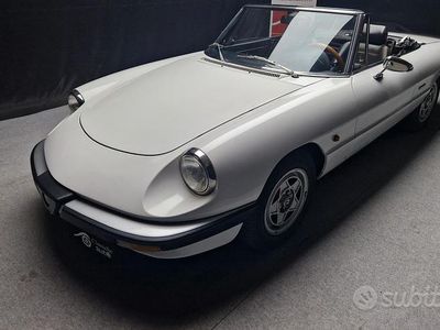 Usata Alfa Romeo Spider 125 CV (91 kW) 1987 Bianco Cabrio