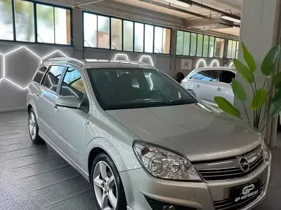 Usata Opel Astra Cosmo 115 CV (84 kW) 2009 Grigio Station wagon