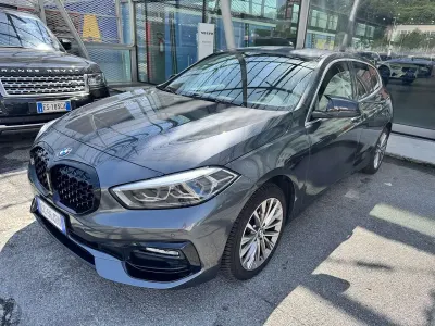 Usata BMW 120 Luxury Line 190 CV (139 kW) 2020 Grigio Utilitaria