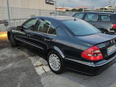 Usata Mercedes E320 204 CV (150 kW) 2003 Blu Berlina