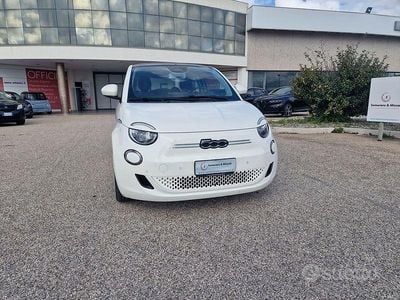 Usata Fiat 500e Icon 85 kW (116 CV) 2022 Bianco Cabrio
