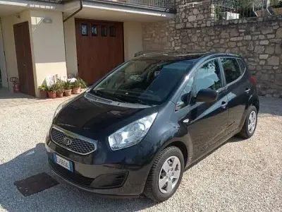 Usata Kia Venga LX 90 CV (66 kW) 2011 Nero Utilitaria