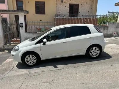 Usata Fiat Grande Punto 75 CV (55 kW) 2012 Bianco Utilitaria