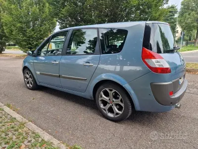 Usata Renault Grand Scénic Luxe 135 CV (99 kW) 2005 Bluazzurro Monovolume