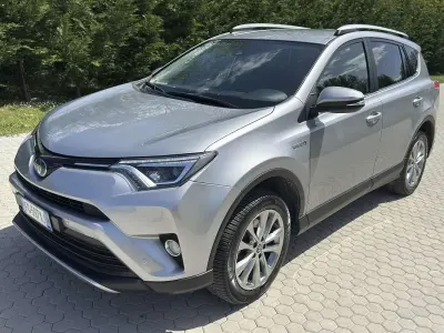 Usata Toyota RAV4 Hybrid Lounge 155 CV (114 kW) 2017 Argento SUV