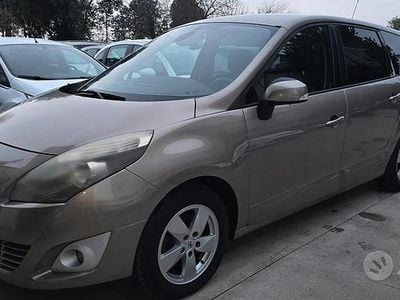 Usata Renault Grand Scénic III 105 CV (77 kW) 2009 Giallo Monovolume