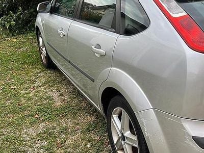 Usata Ford Focus 105 CV (77 kW) 2007 Grigio Berlina