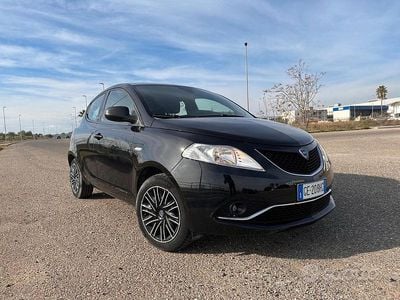 Usata Lancia Ypsilon 69 CV (50 kW) 2021 Nero Utilitaria