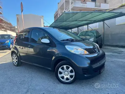 Usata Peugeot 107 Active 68 CV (50 kW) 2011 Grigio Utilitaria