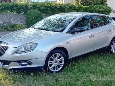Usata Lancia Delta 120 CV (88 kW) 2011 Grigio Utilitaria