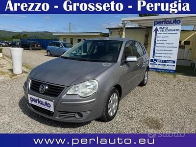 Begagnad VW Polo Comfortline 69 HK (50 kW) 2006 Grå Halvkombi