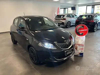 Usata Lancia Ypsilon Gold 69 CV (50 kW) 2023 Nero Utilitaria