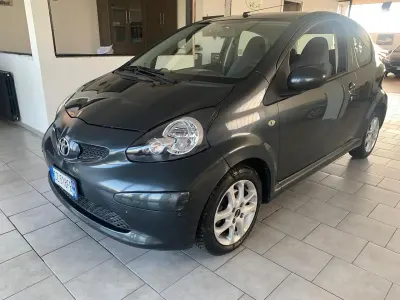 Usata Toyota Aygo Sol 68 CV (50 kW) 2005 Grigio Utilitaria