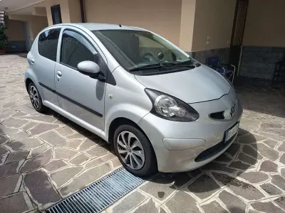 Usata Toyota Aygo 68 CV (50 kW) 2006 Grigio Utilitaria