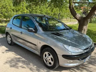 Usata Peugeot 206 68 CV (50 kW) 2002 Grigio Berlina