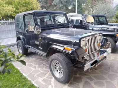 Usata Jeep Wrangler Laredo 103 CV (75 kW) 1989 Nero SUV