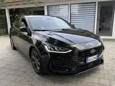 Usata Ford Focus ST-Line 125 CV (91 kW) 2024 Agate black metallizzato Berlina