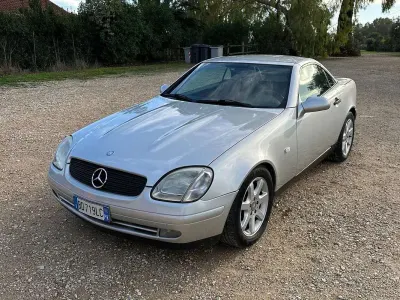 Usata Mercedes SLK200 136 CV (100 kW) 1999 Argento Cabrio