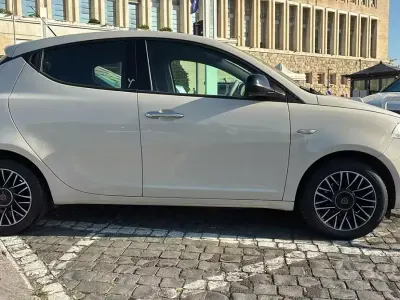 Usata Lancia Ypsilon 60 CV (44 kW) 2016 Utilitaria