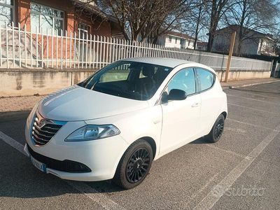 Usata Lancia Ypsilon 2015 Bianco Utilitaria