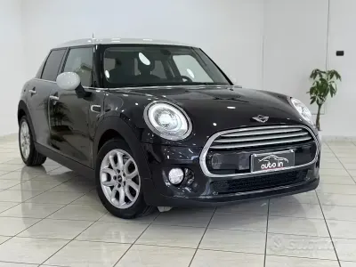 Usata Mini Cooper D 116 CV (85 kW) 2016 Marrone Utilitaria