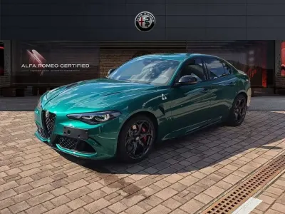 Nuova Alfa Romeo Giulia Quadrifoglio 519 CV (381 kW) 2026 Verde Berlina