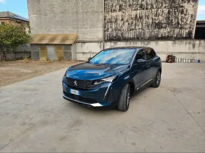 Usata Peugeot 3008 Allure 131 CV (96 kW) 2021 Verde SUV