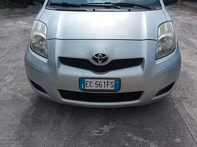 Usata Toyota Yaris 2010 Grigio Utilitaria
