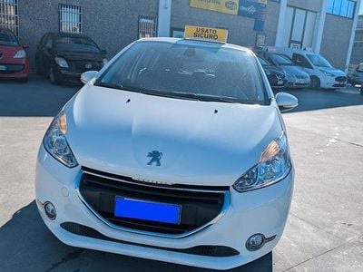 Usata Peugeot 208 Allure 82 CV (60 kW) 2015 Bianco Utilitaria
