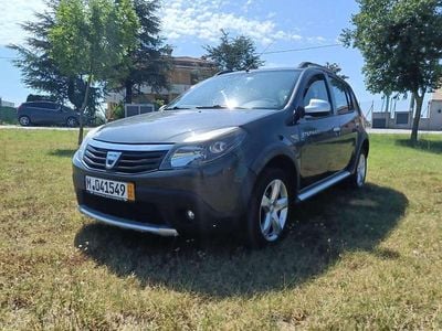 Usata Dacia Sandero Stepway 84 CV (61 kW) 2012 Grigio Berlina
