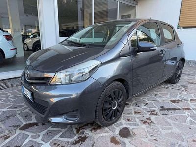 Usata Toyota Yaris Active 69 CV (50 kW) 2011 Grigio Utilitaria