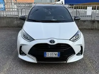Usata Toyota Yaris Hybrid Style 116 CV (85 kW) 2021 Bianco Berlina