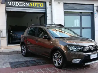 Usata Dacia Sandero Stepway 95 CV (69 kW) 2019 Marrone Berlina