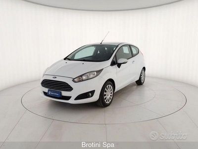 Usata Ford Fiesta Business Edition 75 CV (55 kW) 2015 Bianco Utilitaria