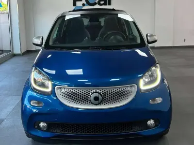 Usata Smart ForFour Prime 90 CV (66 kW) 2017 Blu/azzurro Utilitaria