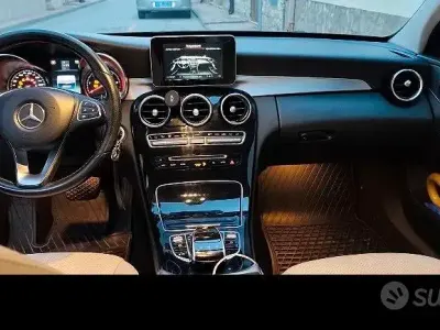 Usata Mercedes C200 136 CV (100 kW) 2016 Blu Berlina