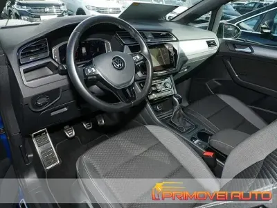 Begagnad VW Touran Active 122 HK (89 kW) 2022 Blå Minibuss