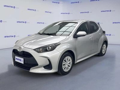 Usata Toyota Yaris Hybrid Active 172 CV (126 kW) 2025 Grigio scuro Utilitaria