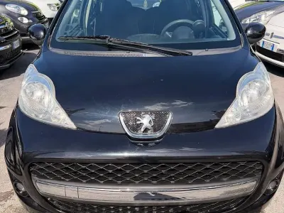 Gebraucht Peugeot 107 68 PS (50 kW) 2009 Schwarz Kleinwagen
