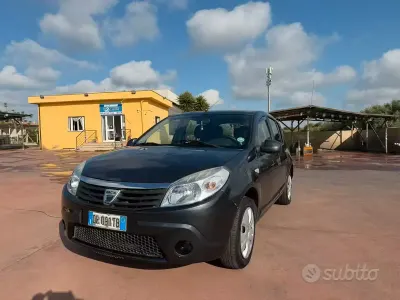 Usata Dacia Sandero 72 CV (52 kW) 2009 Grigio Berlina