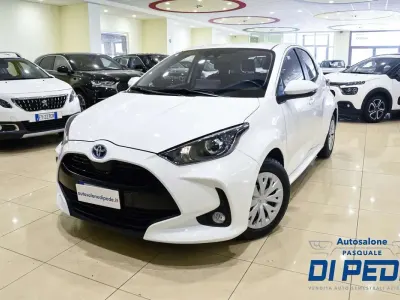 Usata Toyota Yaris Hybrid Active 92 CV (67 kW) 2023 Bianco Berlina
