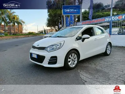 Usata Kia Rio Active 75 CV (55 kW) 2017 Bianco Berlina