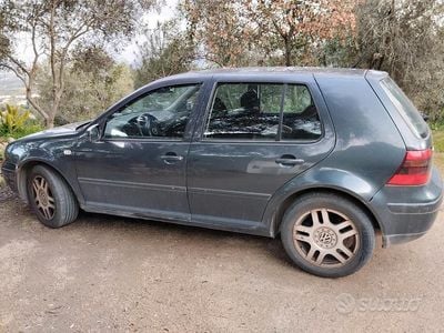 Usata VW Golf IV 101 CV (74 kW) 2002 Grigio Berlina