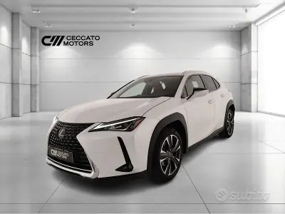 Usata Lexus UX 250h Luxury Line 184 CV (135 kW) 2019 Bianco SUV