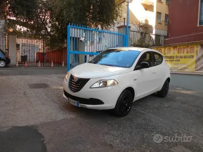 Usata Lancia Ypsilon 80 CV (58 kW) 2014 Bianco Utilitaria