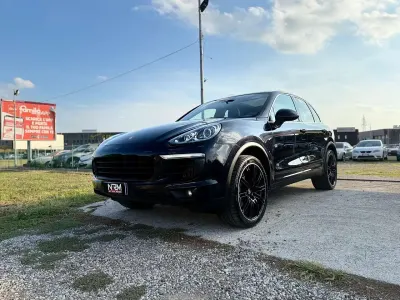 Usata Porsche Cayenne 385 CV (283 kW) 2015 Blu notte SUV