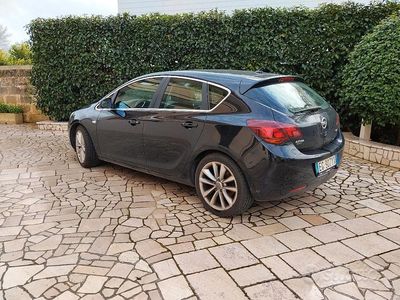 Usata Opel Astra 101 CV (74 kW) 2011 Berlina