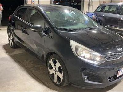 Usata Kia Rio Active 75 CV (55 kW) 2014 Nero Berlina